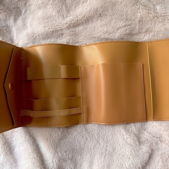 {NOT FOR SALE} Glass Ladder and Co Katherine Tech Organizer Roll - Picture 10 of 11